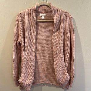 Market Spruce, Size S. Comfortable Cardigan, light pink. Medium knit.
